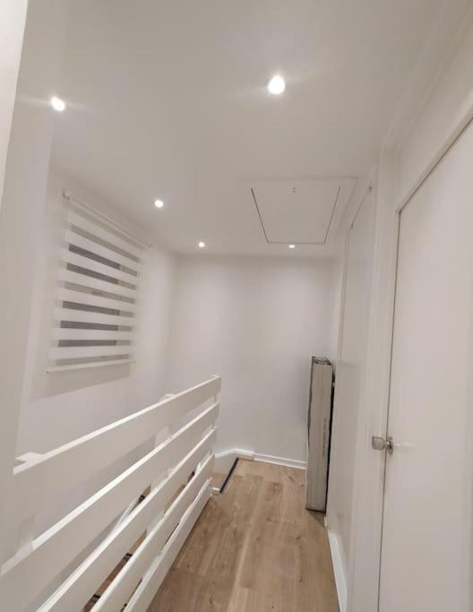 Апартаменти Impeccable 2-Bed House Лондон Екстер'єр фото
