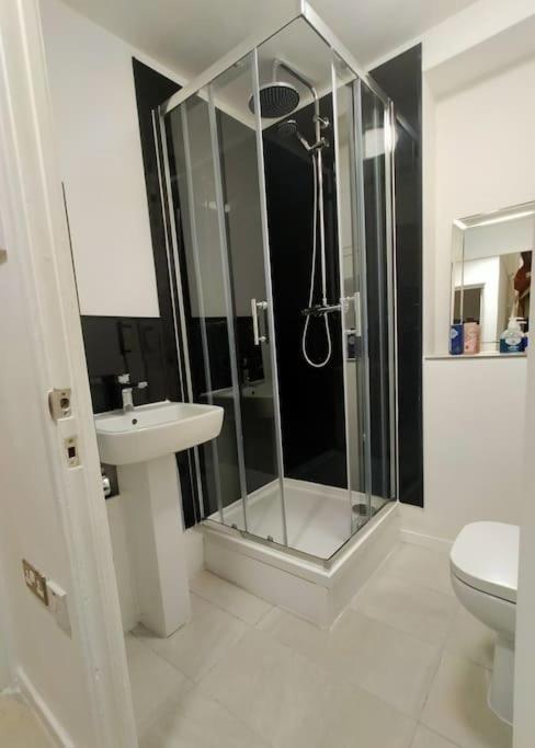 Апартаменти Impeccable 2-Bed House Лондон Екстер'єр фото