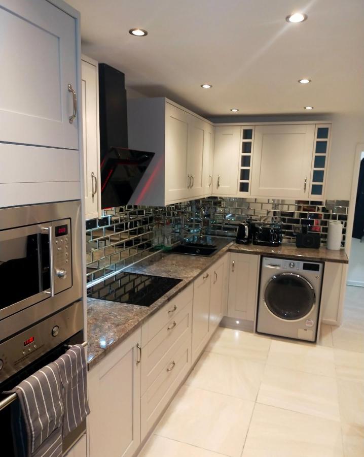 Апартаменти Impeccable 2-Bed House Лондон Екстер'єр фото